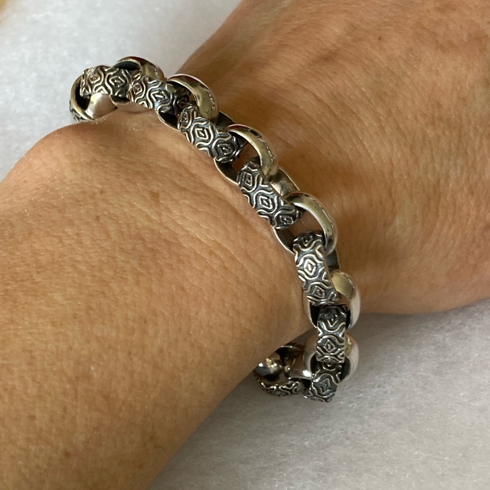 NWT UNIQUE Heavy STERLING SILVER LINK BRACELET made up of Wide Embossed Links